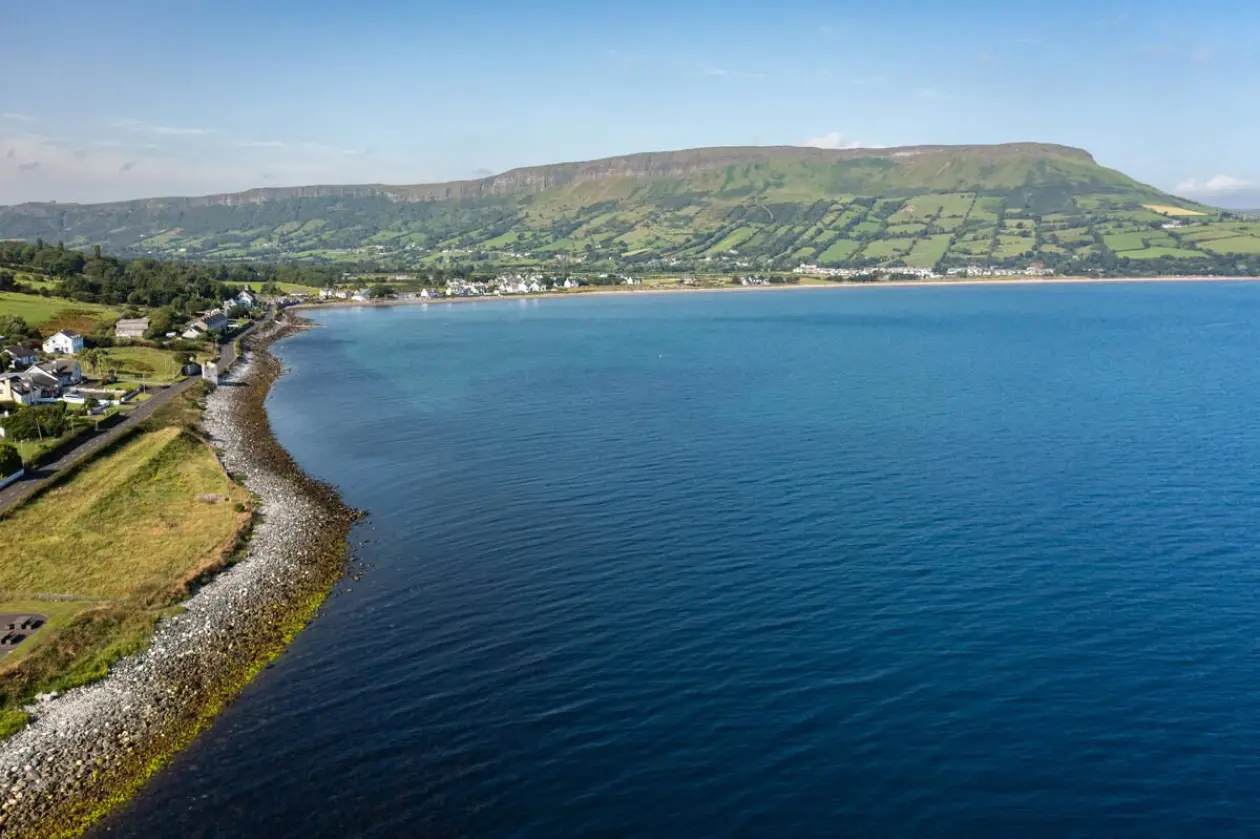 Coastal road towards Waterfoot Co Antrim TI73 B6 O